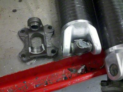 The Driveshaft Shop Chevrolet Camaro 2012+ ZL1 Automatic 3-3/8in Carbon Fiber Shaft - 610220