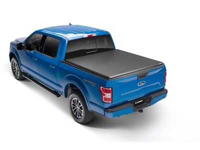 Lund 21-23 Ford F-150 5.5ft. Bed Hard Fold Tonneau Cover - 969368